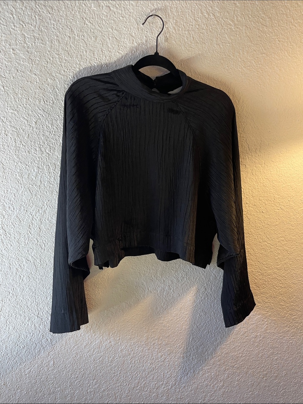 H&M Black Textured Cropped Blouse Size Medium